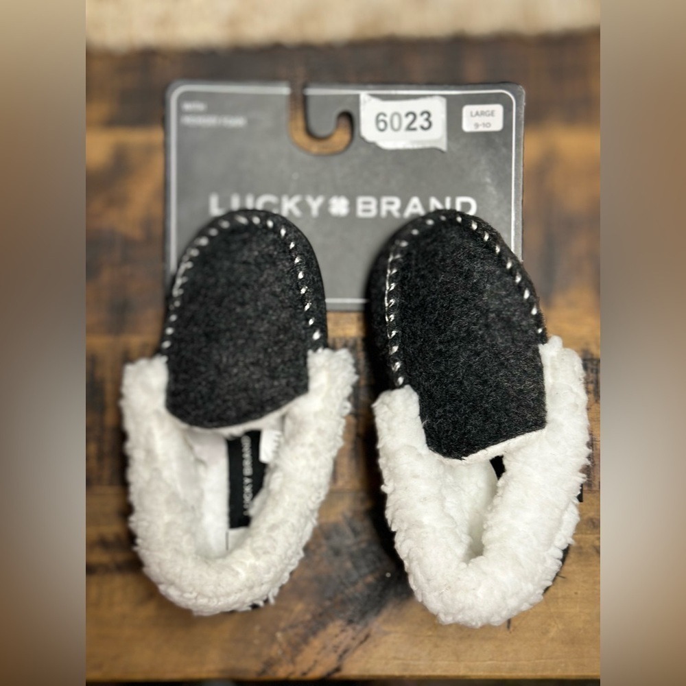Lucky brand large 9-10 toddler memory foam  nwt faux wool a line house shoes
